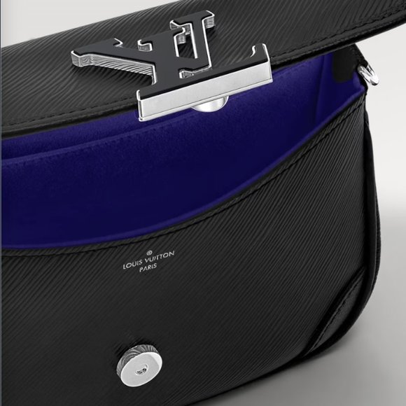 Louis Vuitton Black Epi Leather Buci Bag. Adjustable for Crossbody/Shoulder. - Picture 8 of 15